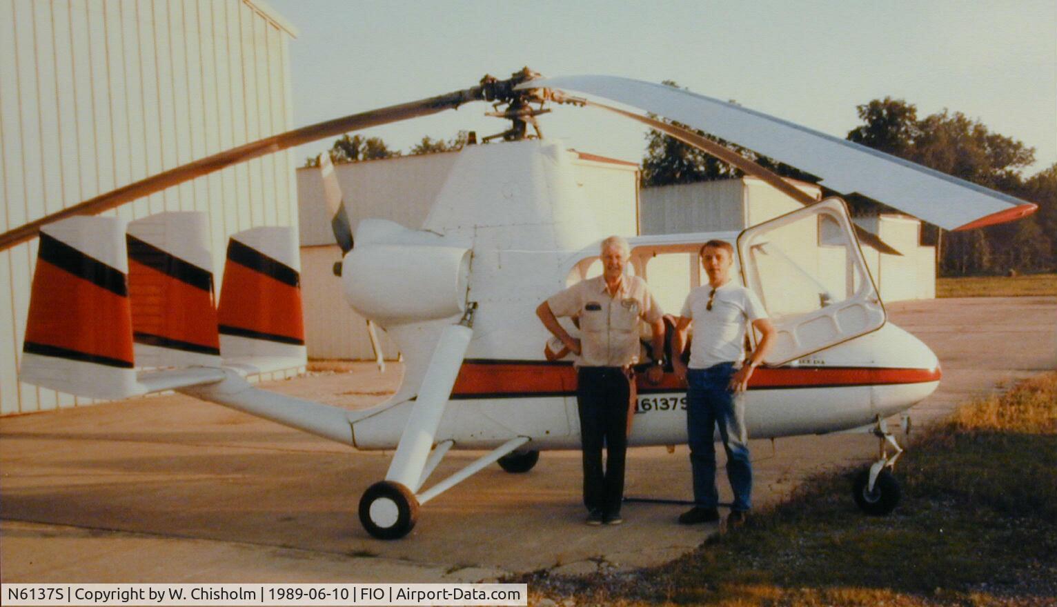 N6137S, 1965 Air & Space America Inc 18A C/N 18-45, John Potter (on left) was the instructor at Farrington Park