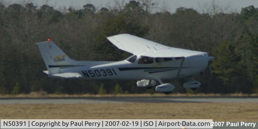 N50391, 2001 Cessna 172S C/N 172S8968, Dipping the wing a bit just after rotating