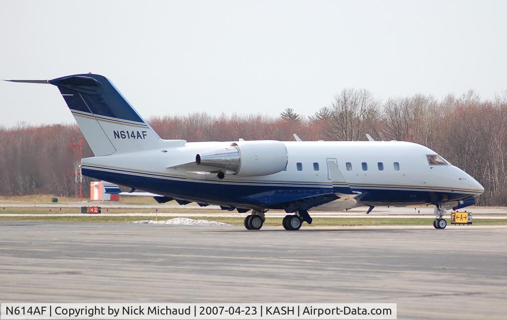 N614AF, 1994 Canadair Challenger 601-3R (CL-600-2B16) C/N 5171, 614AF pulling out of the ramp.