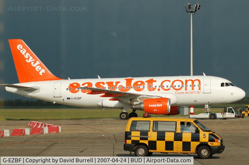 G-EZBF, 2006 Airbus A319-111 C/N 2923, EasyJet - Taxiing