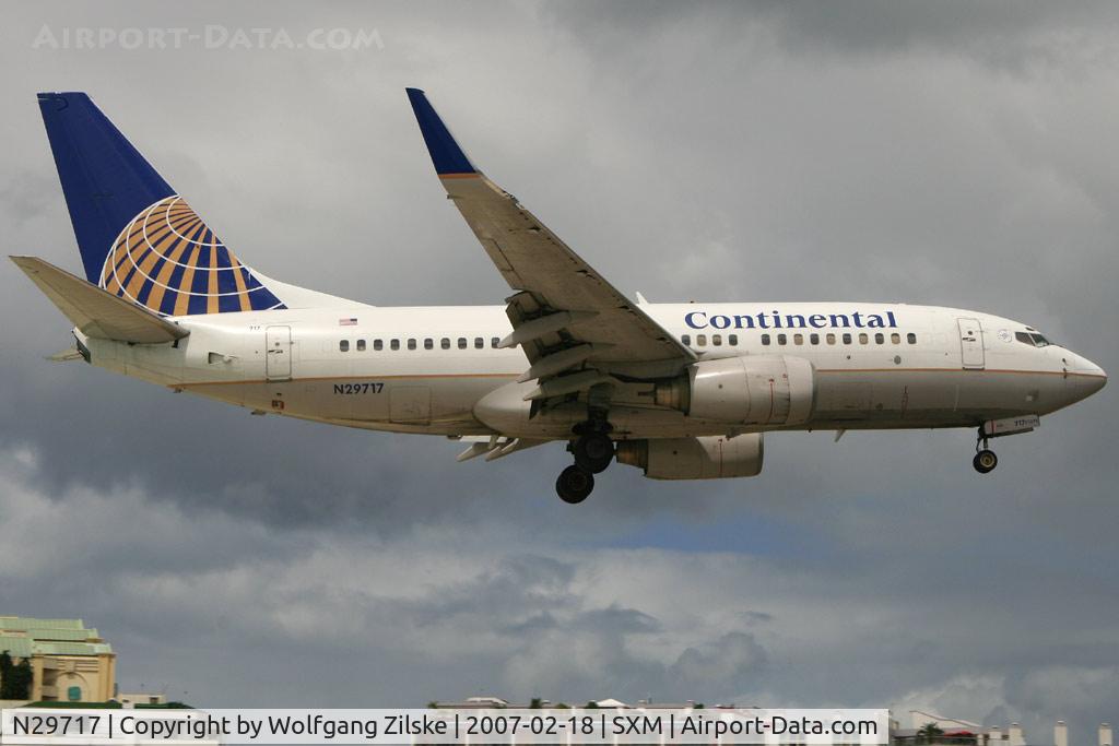 N29717, 1999 Boeing 737-724 C/N 28936, visitor