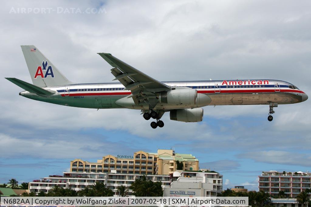 N682AA, 1992 Boeing 757-223 C/N 25339, visitor
