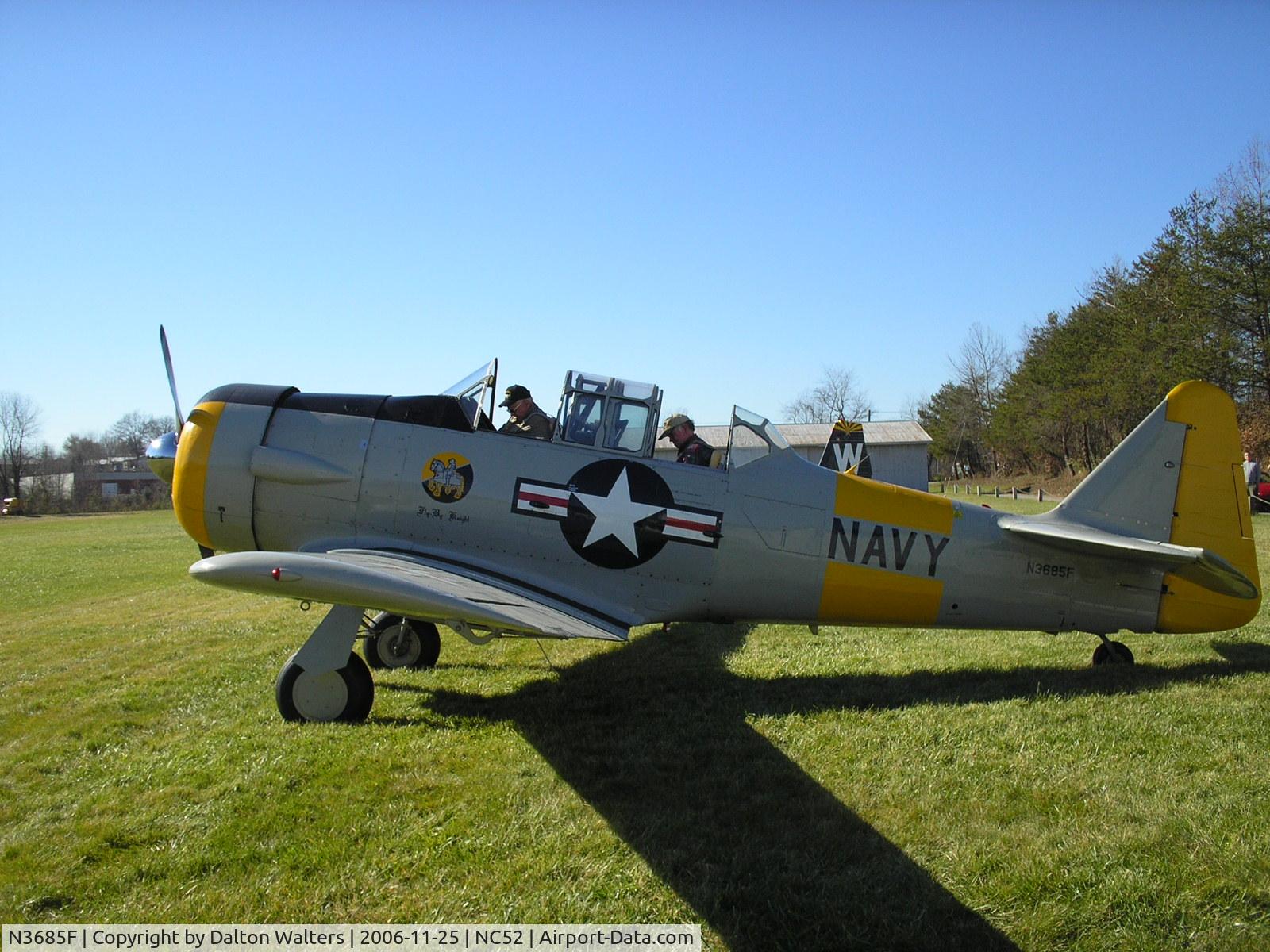 N3685F, 1944 North American SNJ-5 Texan C/N 88-16183, Morning flight at Silver Creek