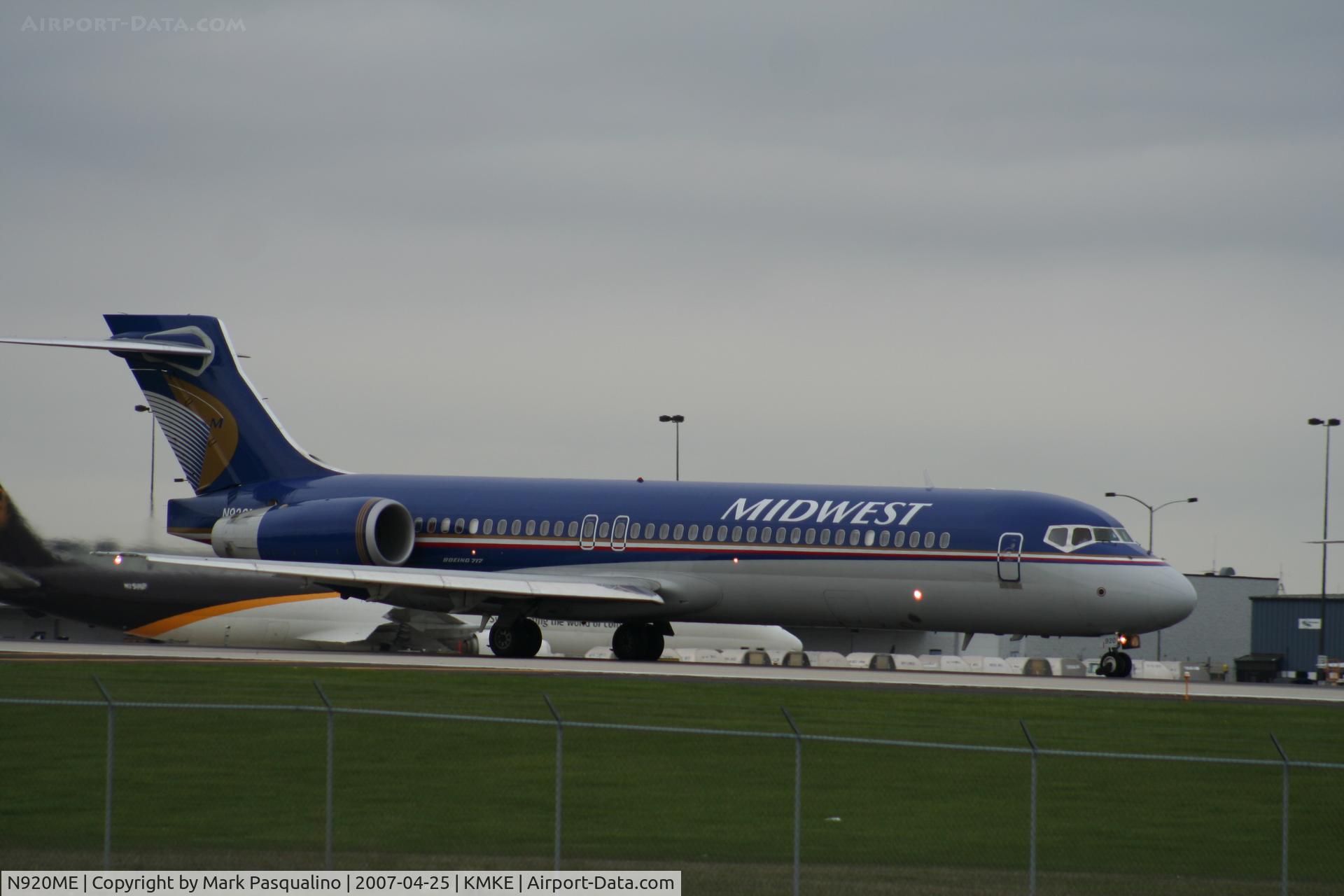 N920ME, 2004 Boeing 717-2BL C/N 55182, Boeing 717-200