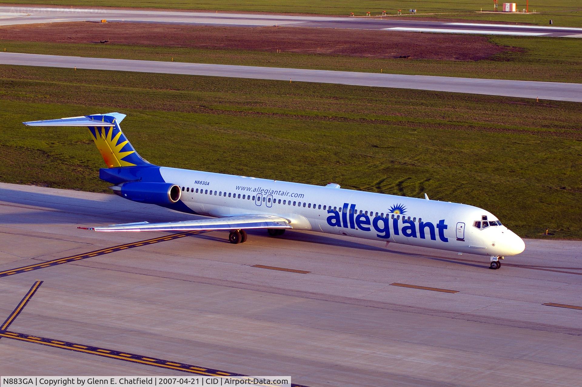 N883GA, 1987 McDonnell Douglas MD-83 (DC-9-83) C/N 49710, Taxiing for departure to Las Vegas