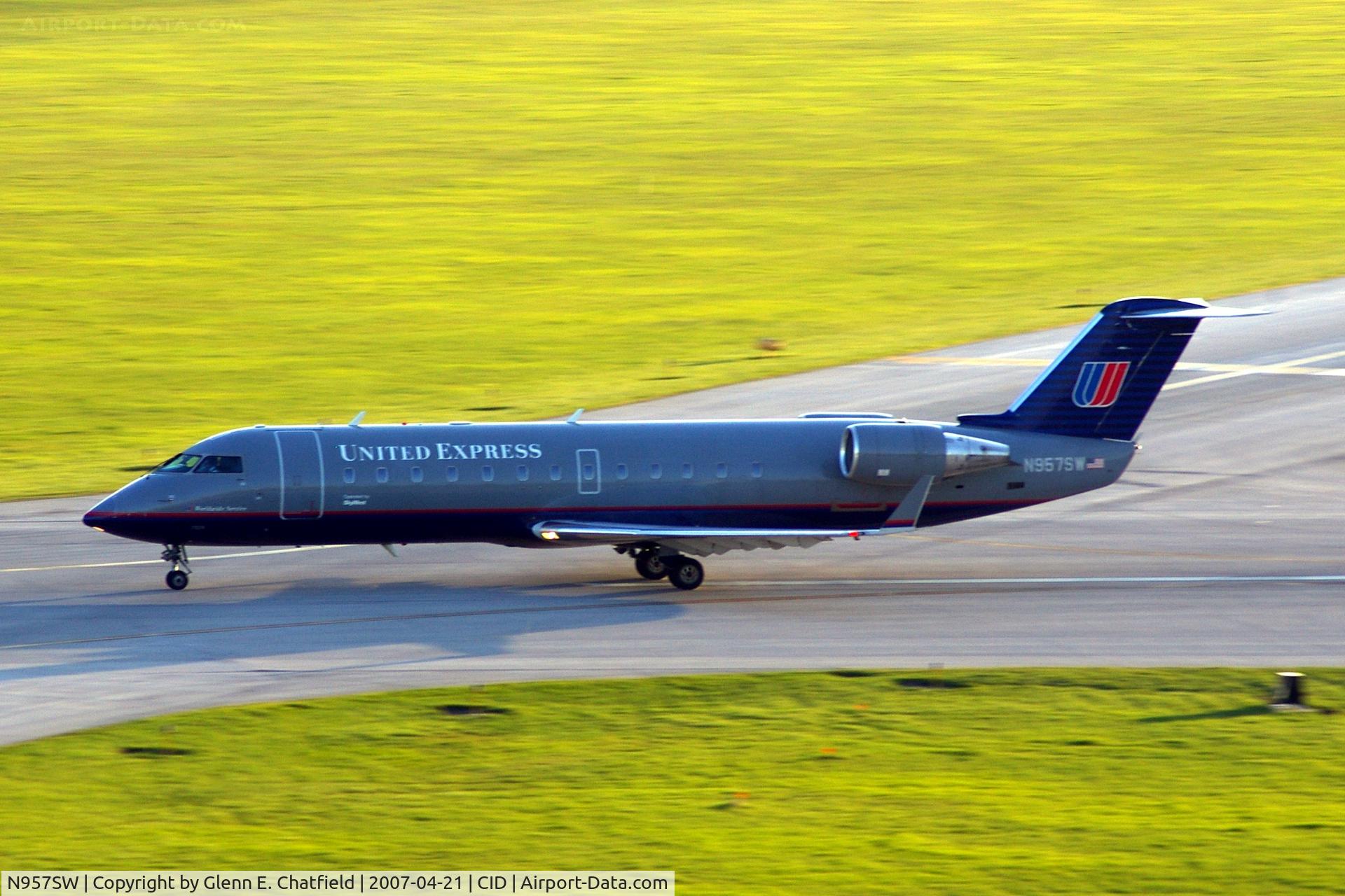 N957SW, 2003 Bombardier CRJ-200LR (CL-600-2B19) C/N 7829, Departing runway 13