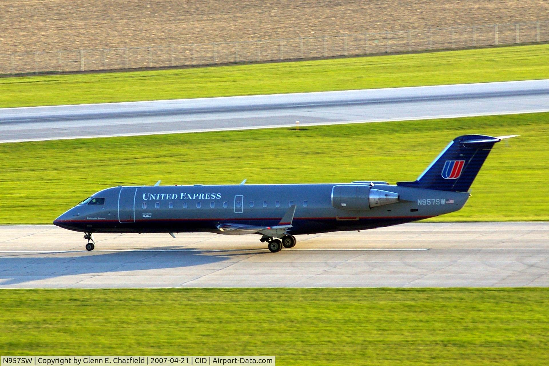 N957SW, 2003 Bombardier CRJ-200LR (CL-600-2B19) C/N 7829, Departing runway 13
