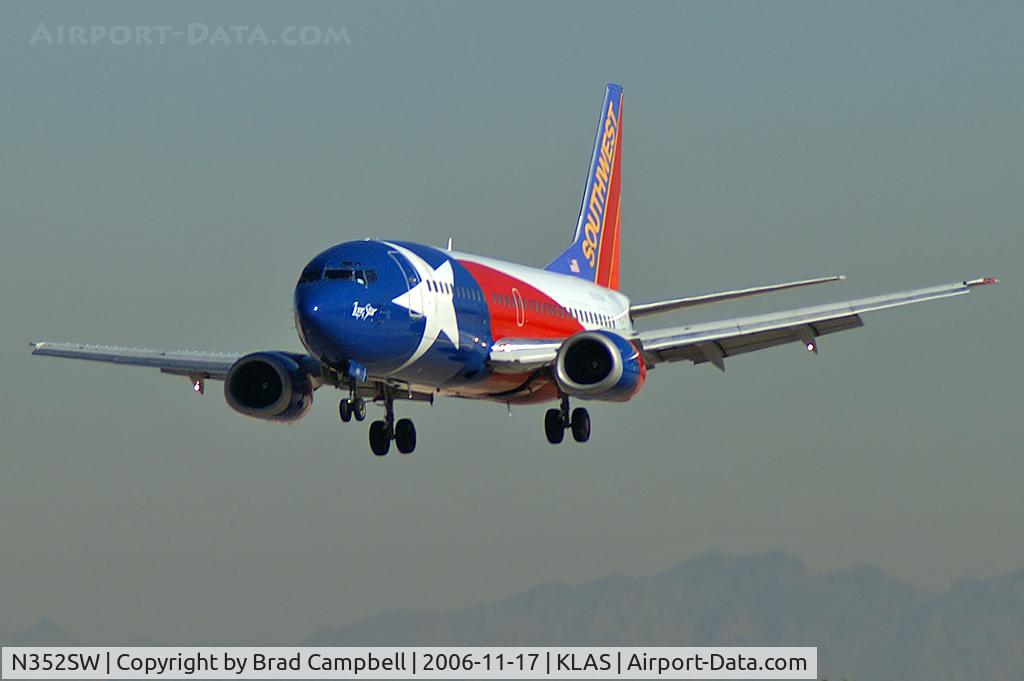 N352SW, 1990 Boeing 737-3H4 C/N 24888, Southwest Airlines - 'Texas Lone Star' / 1990 Boeing 737-3H4