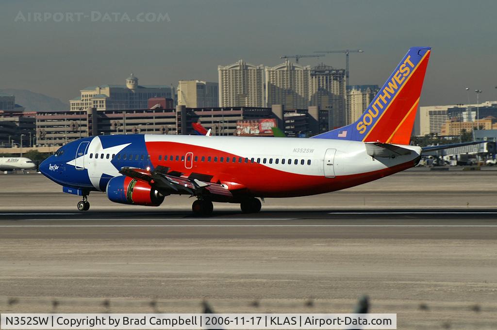 N352SW, 1990 Boeing 737-3H4 C/N 24888, Southwest Airlines - 'Texas Lone Star' / 1990 Boeing 737-3H4