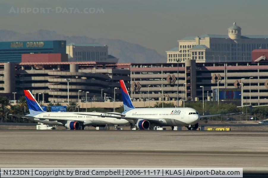 N123DN, 1987 Boeing 767-332 C/N 23437, Delta Airlines / 1987 Boeing 767-332