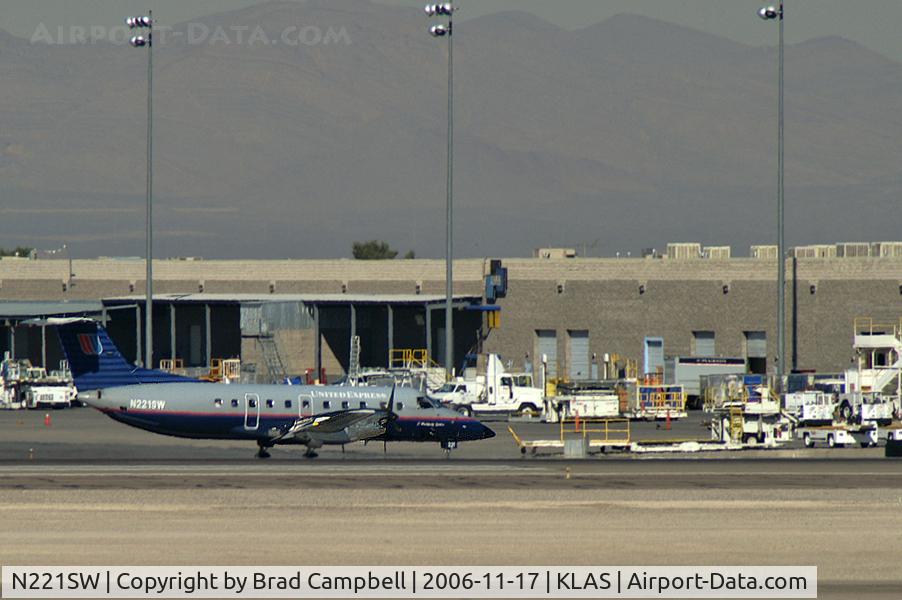 N221SW, 1994 Embraer EMB-120ER Brasilia C/N 120.290, United Airlines - Express / 1994 Embraer EMB-120ER
