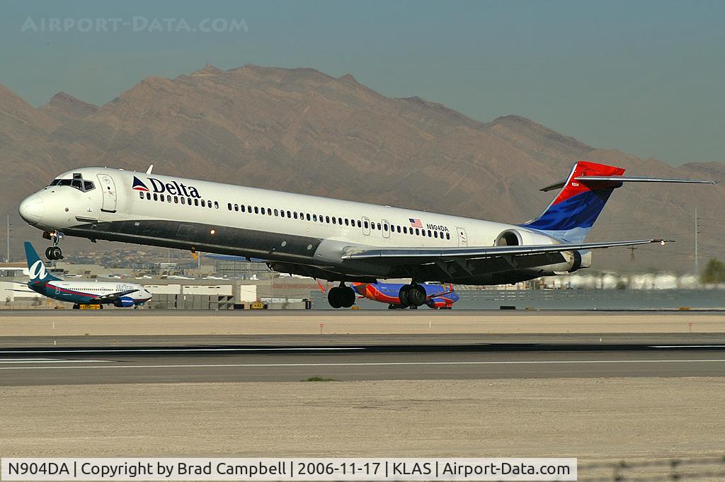 N904DA, 1995 McDonnell Douglas MD-90-30 C/N 53384, Delta Airlines / 1995 Mcdonnell Douglas MD-90-30
