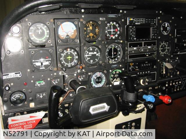 N52791, Cessna 177RG Cardinal C/N 177RG1271, nice panel