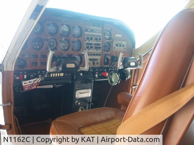 N1162C, 1977 Cessna 177B Cardinal C/N 17702678, nice panel