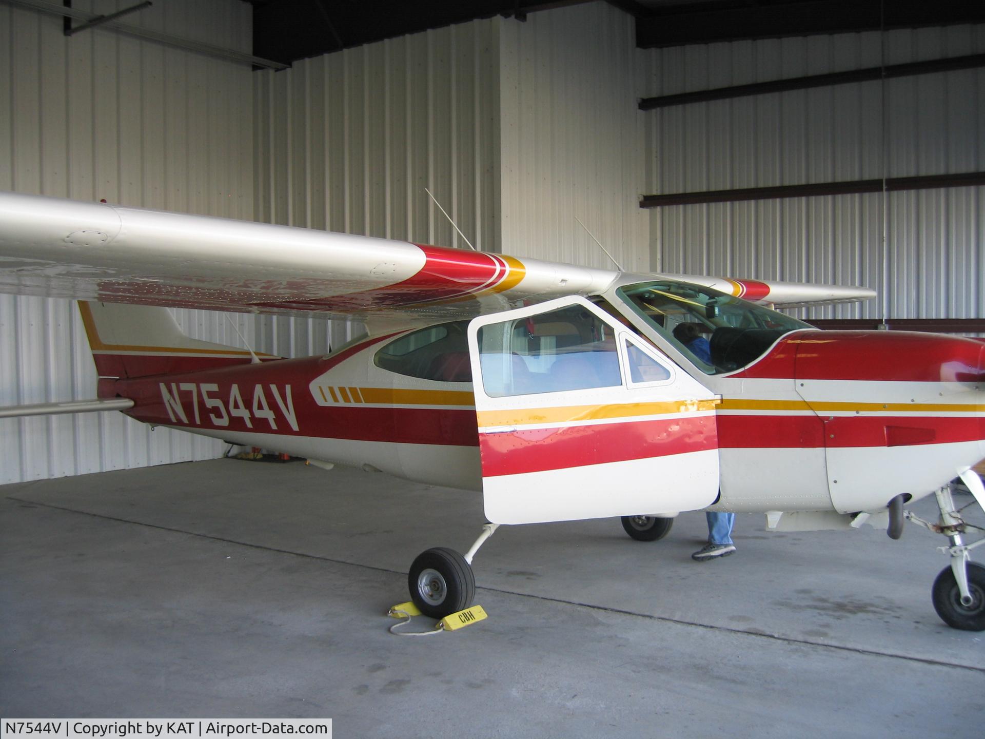 N7544V, 1976 Cessna 177RG Cardinal C/N 177RG0841, nice