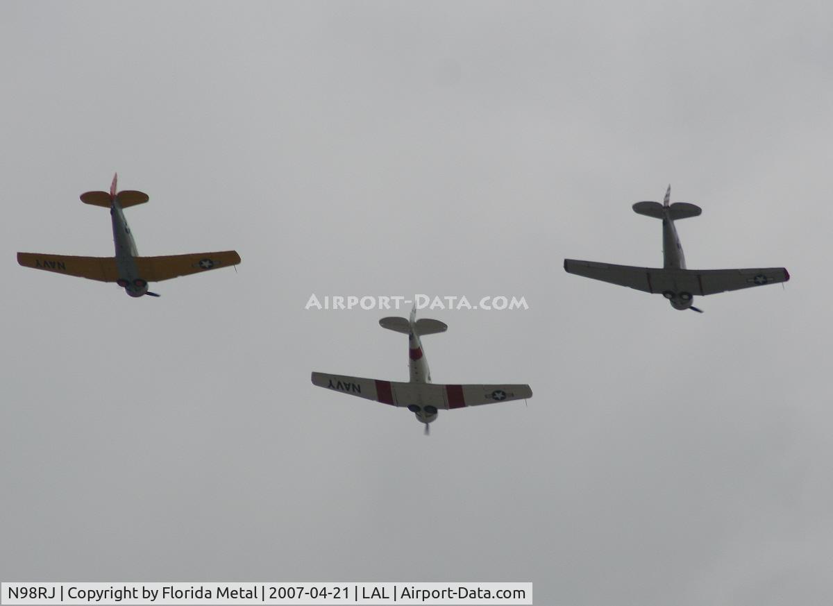 N98RJ, 1944 North American SNJ-5C Texan Texan C/N 88-17960, T-6 Formation