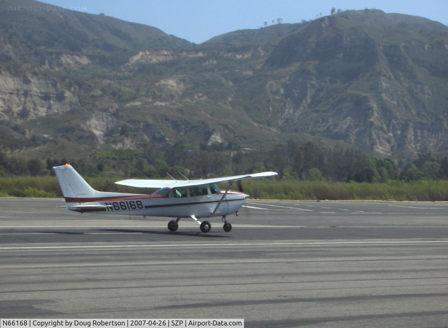N66168, 1983 Cessna 172P C/N 17275974, 1983 Cessna 172P SKYHAWK II, Lycoming O-320-D2J 160 Hp, takeoff roll Rwy 22
