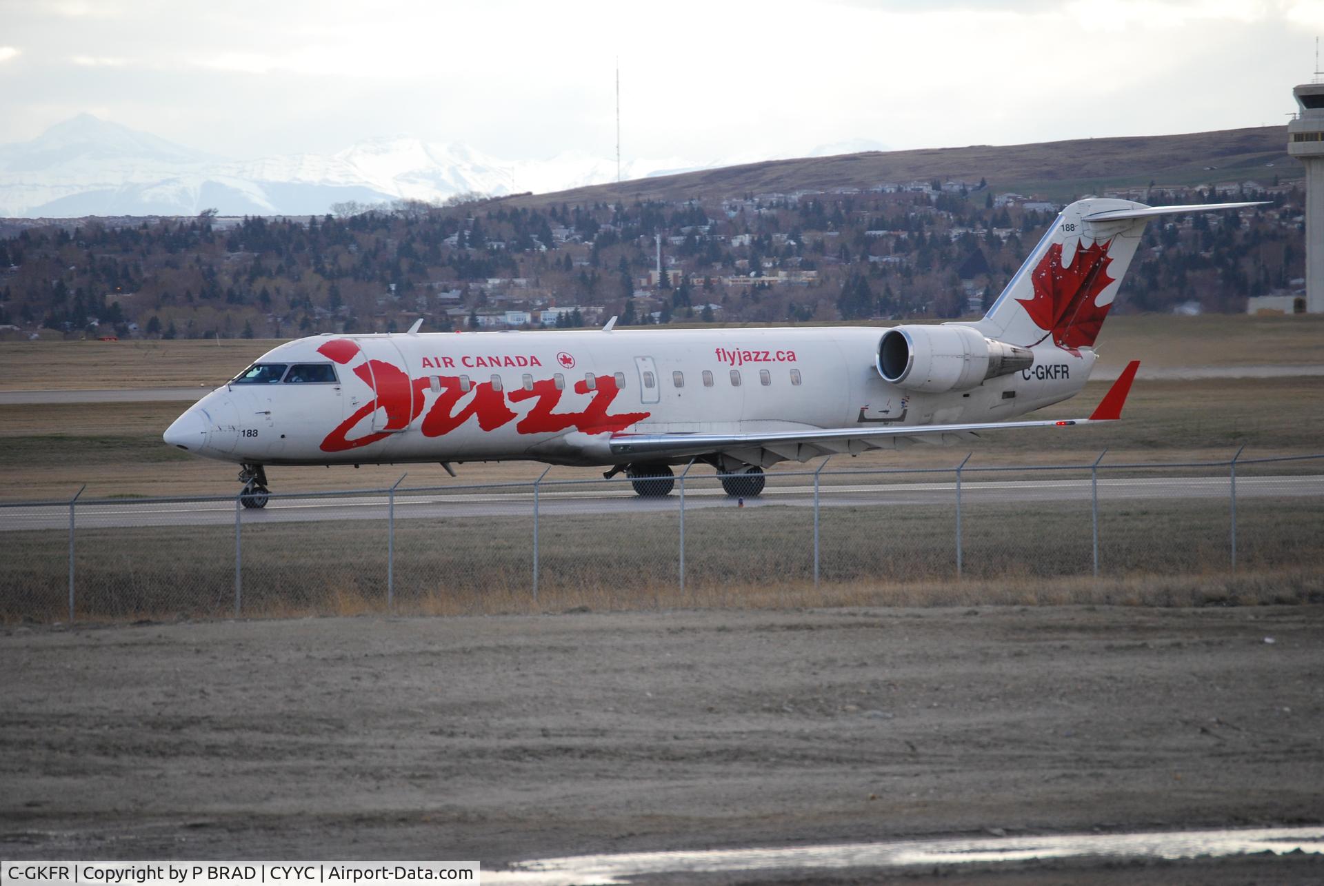C-GKFR, 1999 Bombardier CRJ-200ER (CL-600-2B19) C/N 7330, CYYC RNY 28