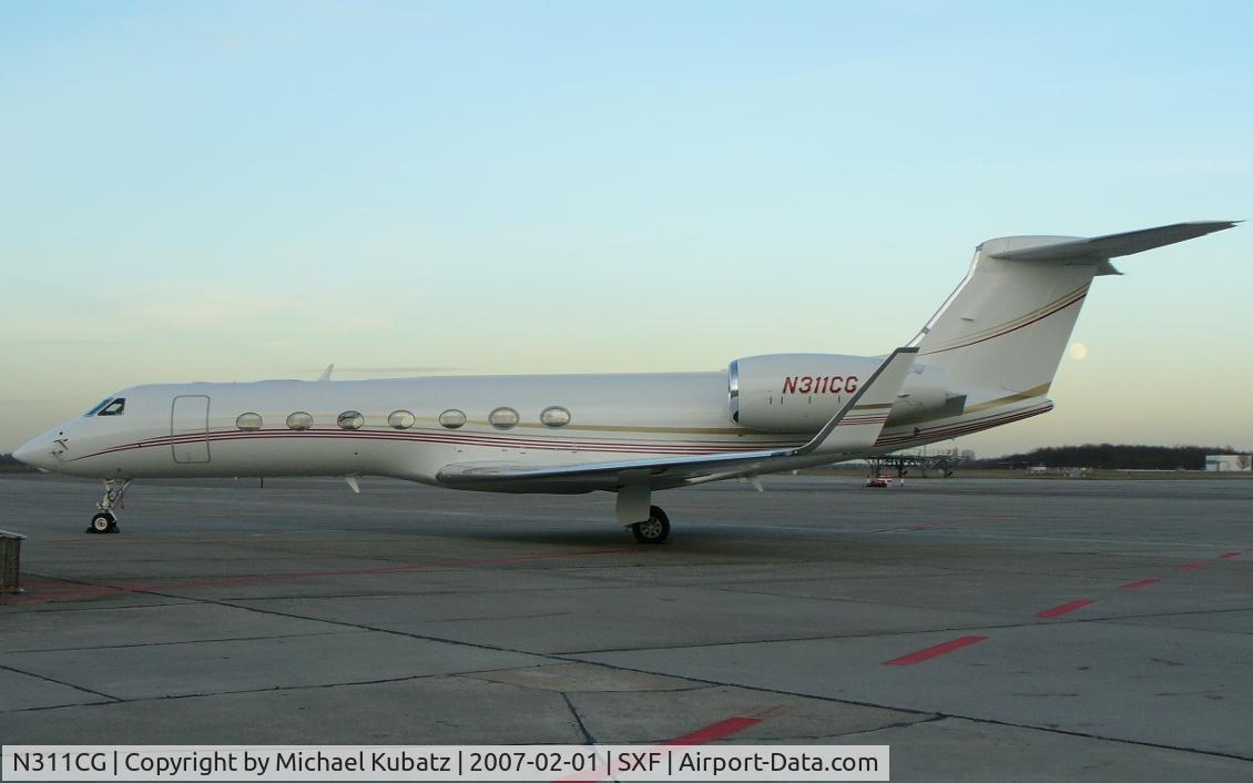 N311CG, 2006 Gulfstream Aerospace GV-SP (G550) C/N 5108, The sun was down and the moon is up.
