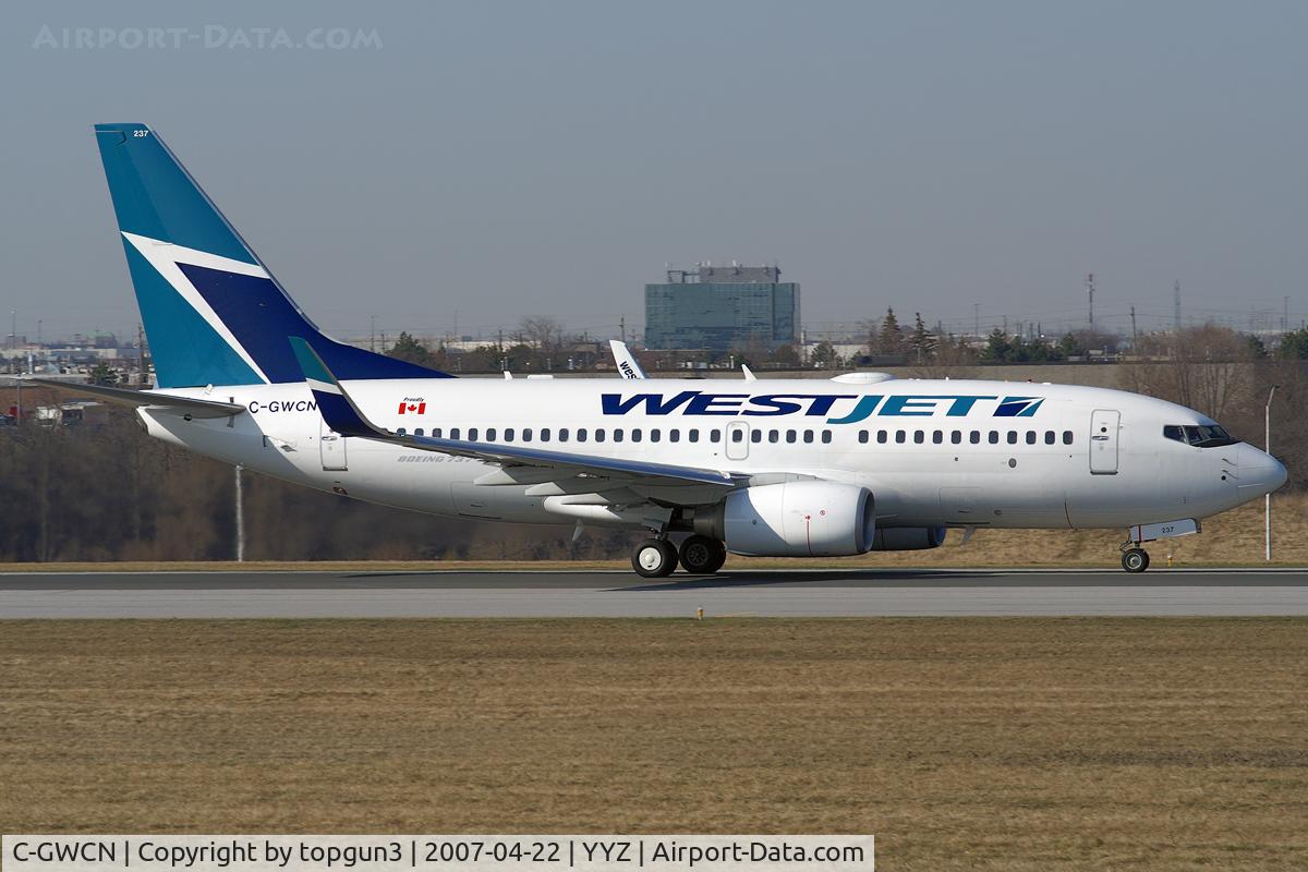 C-GWCN, 2005 Boeing 737-7CT C/N 34157, Departing via RWY33L.