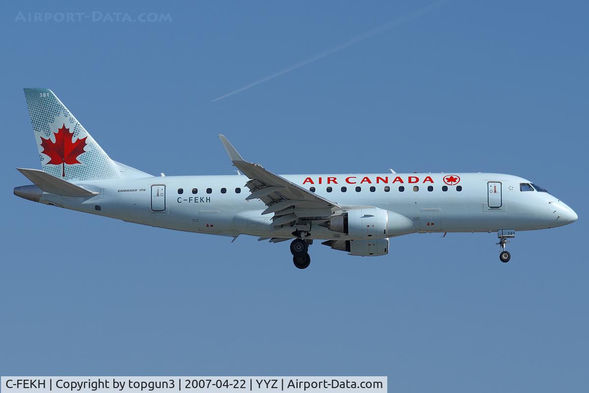C-FEKH, 2005 Embraer 175SU (ERJ-170-200SU) C/N 17000102, Short final for RWY23.