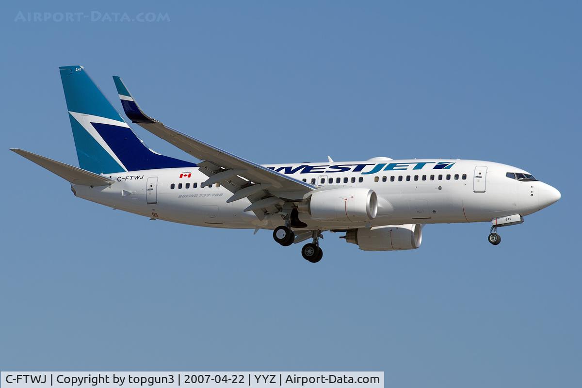 C-FTWJ, 2007 Boeing 737-7CT C/N 30713, Short final for RWY23.