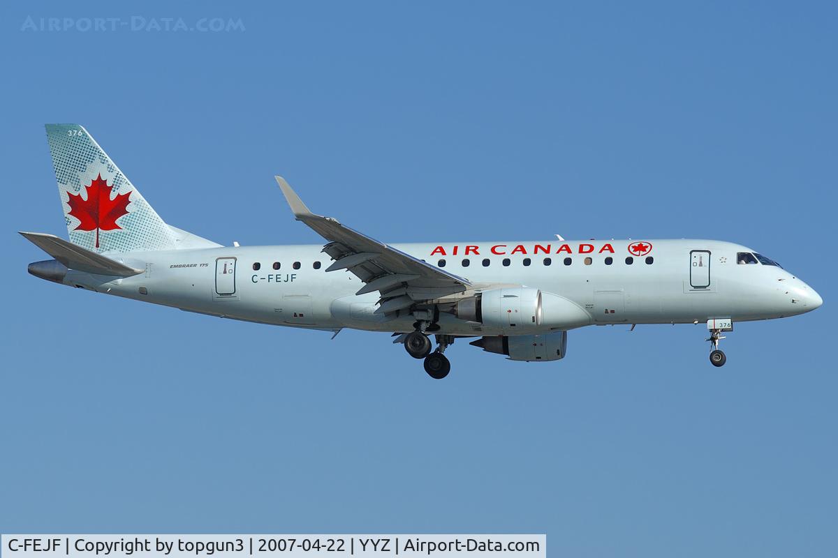 C-FEJF, 2005 Embraer 175SU (ERJ-170-200SU) C/N 17000091, Short final for RWY23.