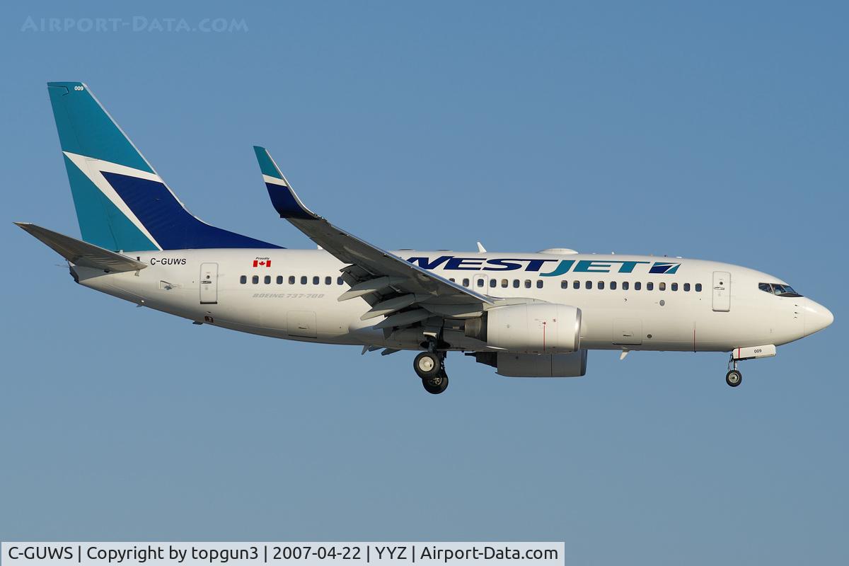 C-GUWS, 2002 Boeing 737-76N C/N 33378, Short final for RWY23.