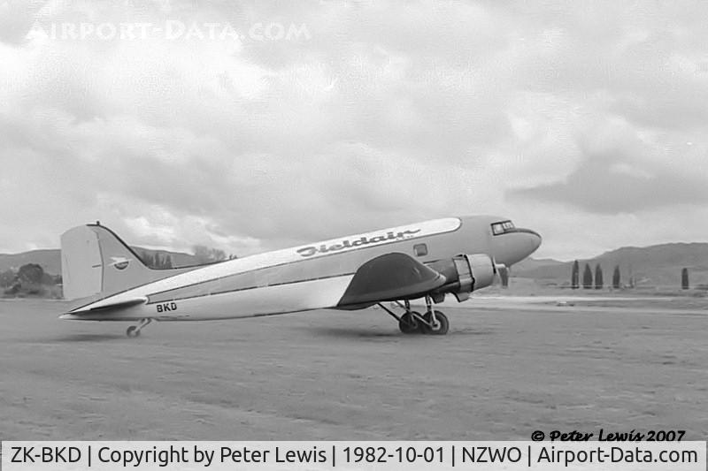 ZK-BKD, Douglas DC-3 C/N 13521, during its years as a topdresser