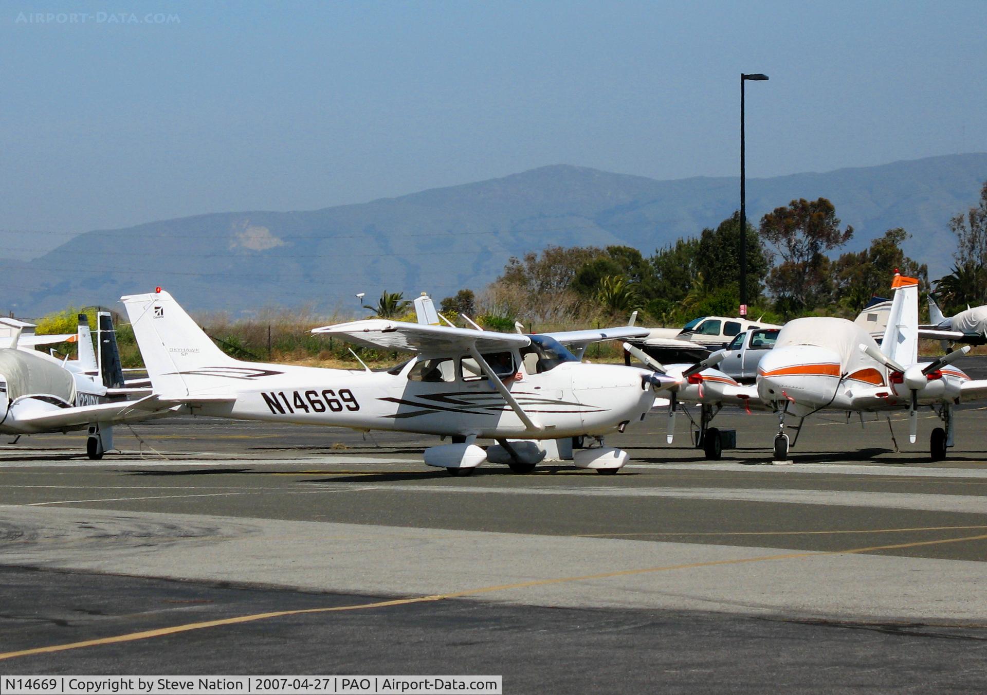 N14669, 2007 Cessna 172S C/N 172S10444, Fly America 2007 factory fresh Cessna 172S taxying @ Palo Alto, CA
