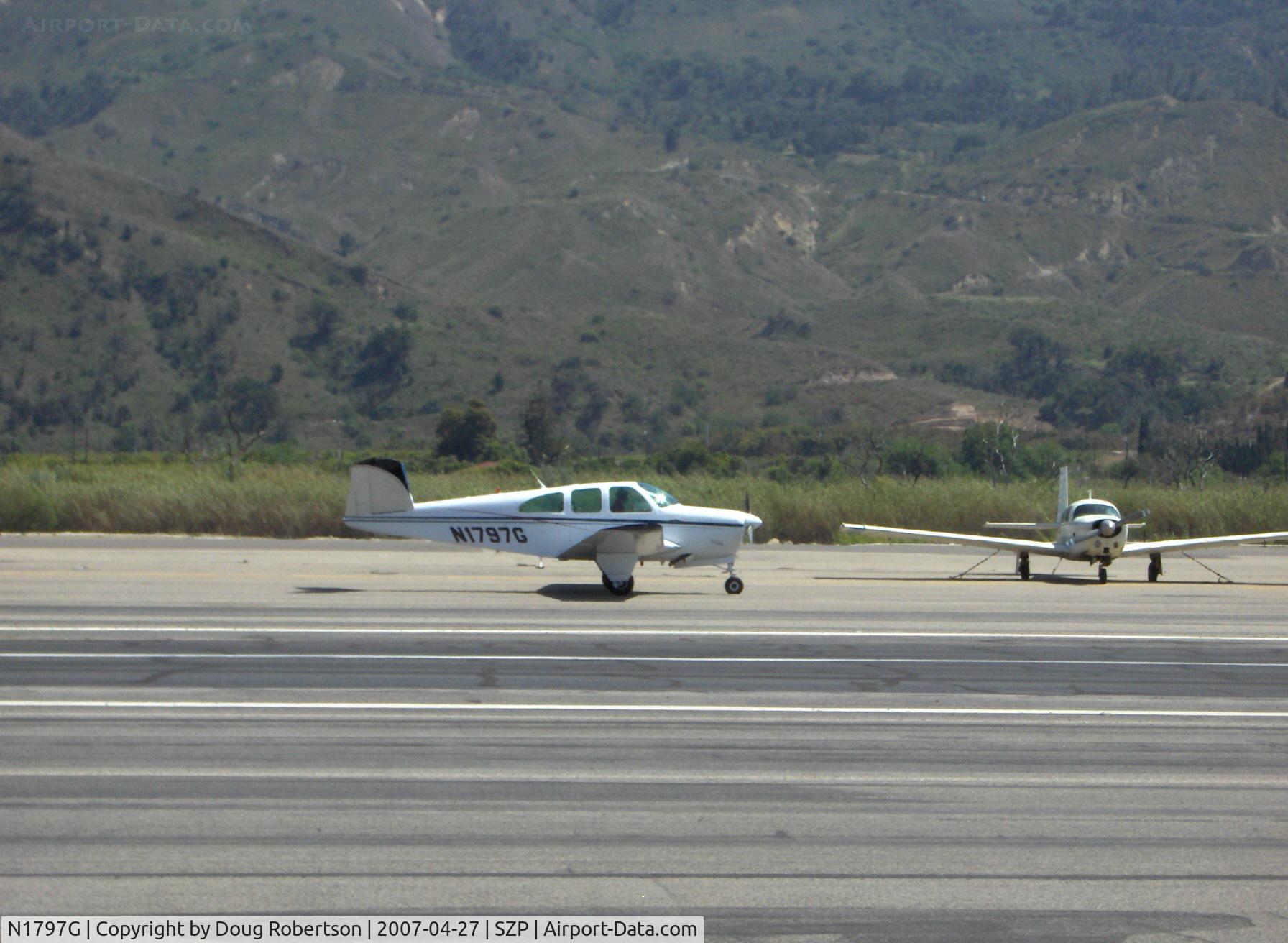 N1797G, 1962 Beech P35 Bonanza C/N D-6975, 1962 Beech P35 BONANZA, Continental IO-470-N 260 Hp, taxi to refuel