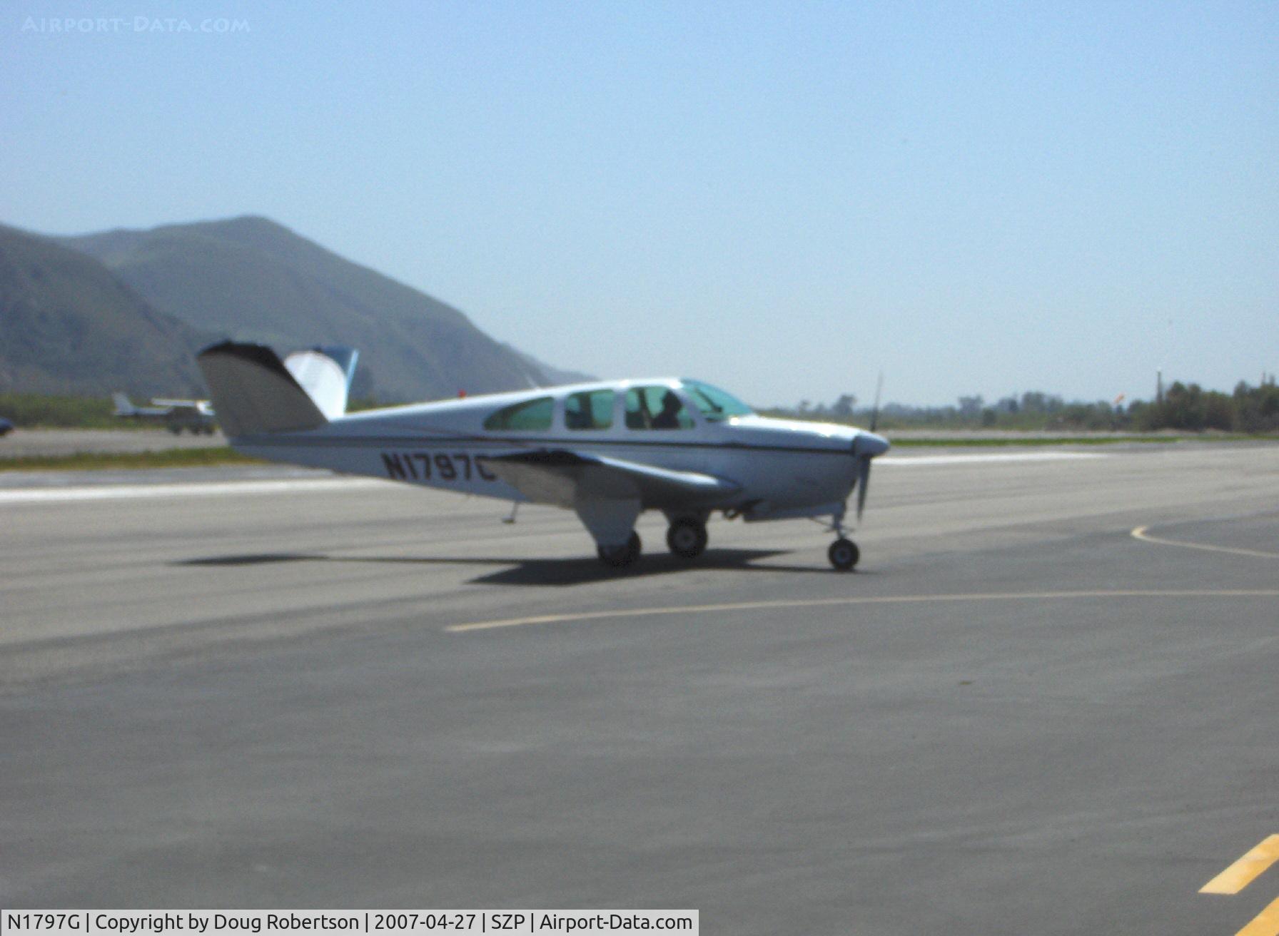 N1797G, 1962 Beech P35 Bonanza C/N D-6975, 1962 Beech P35 BONANZA, Continental IO-470-N 260 Hp, taxi to refuel