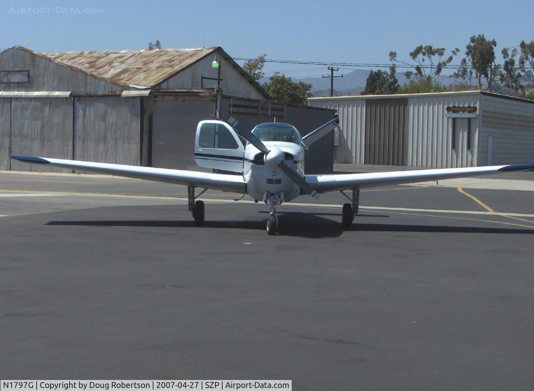 N1797G, 1962 Beech P35 Bonanza C/N D-6975, 1962 Beech P35 BONANZA, Continental IO-470-N 260 Hp, refueling