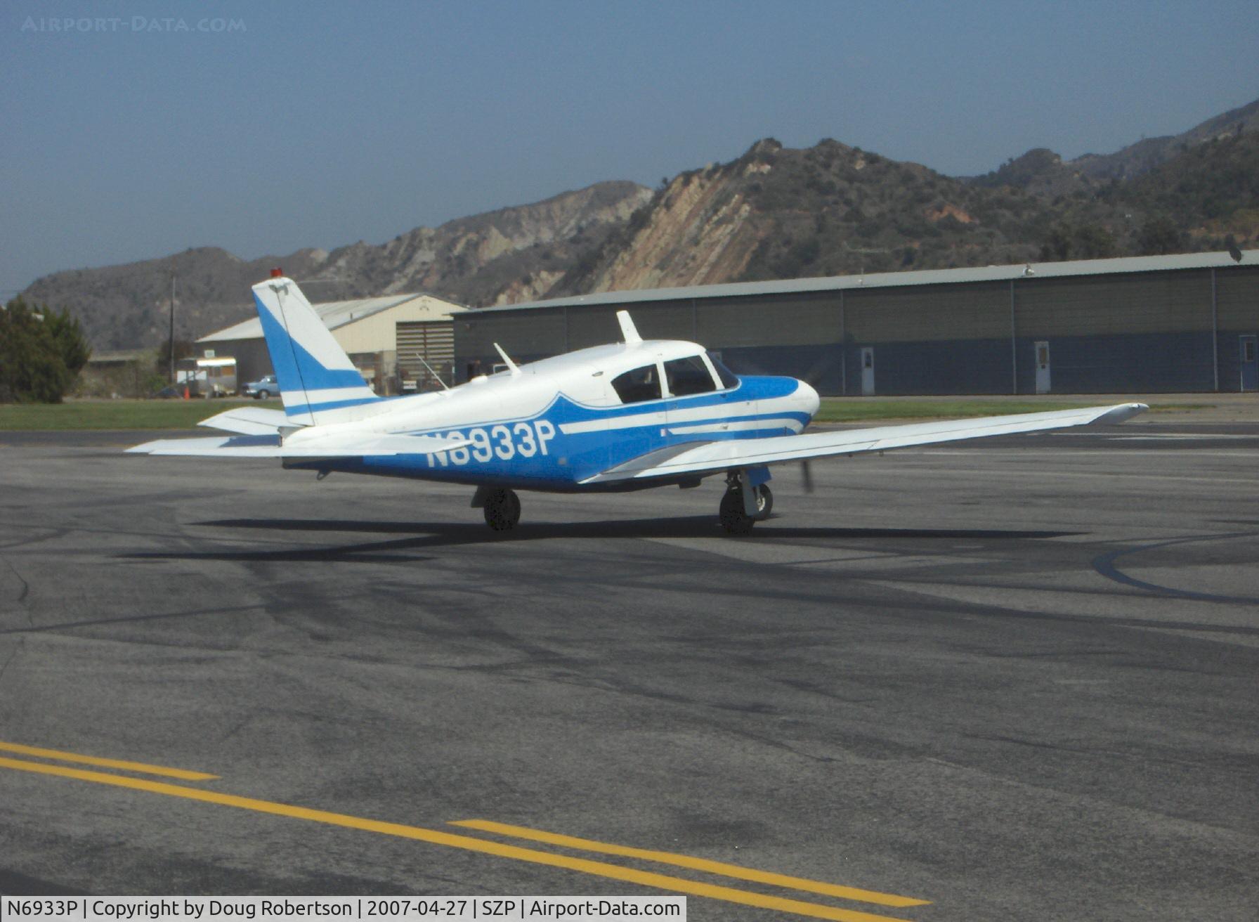 N6933P, 1960 Piper PA-24-250 Comanche C/N 24-2067, 1960 Piper PA-24-250 COMANCHE, Lycoming O-540-E 250 Hp, taxi turn to rwy 22