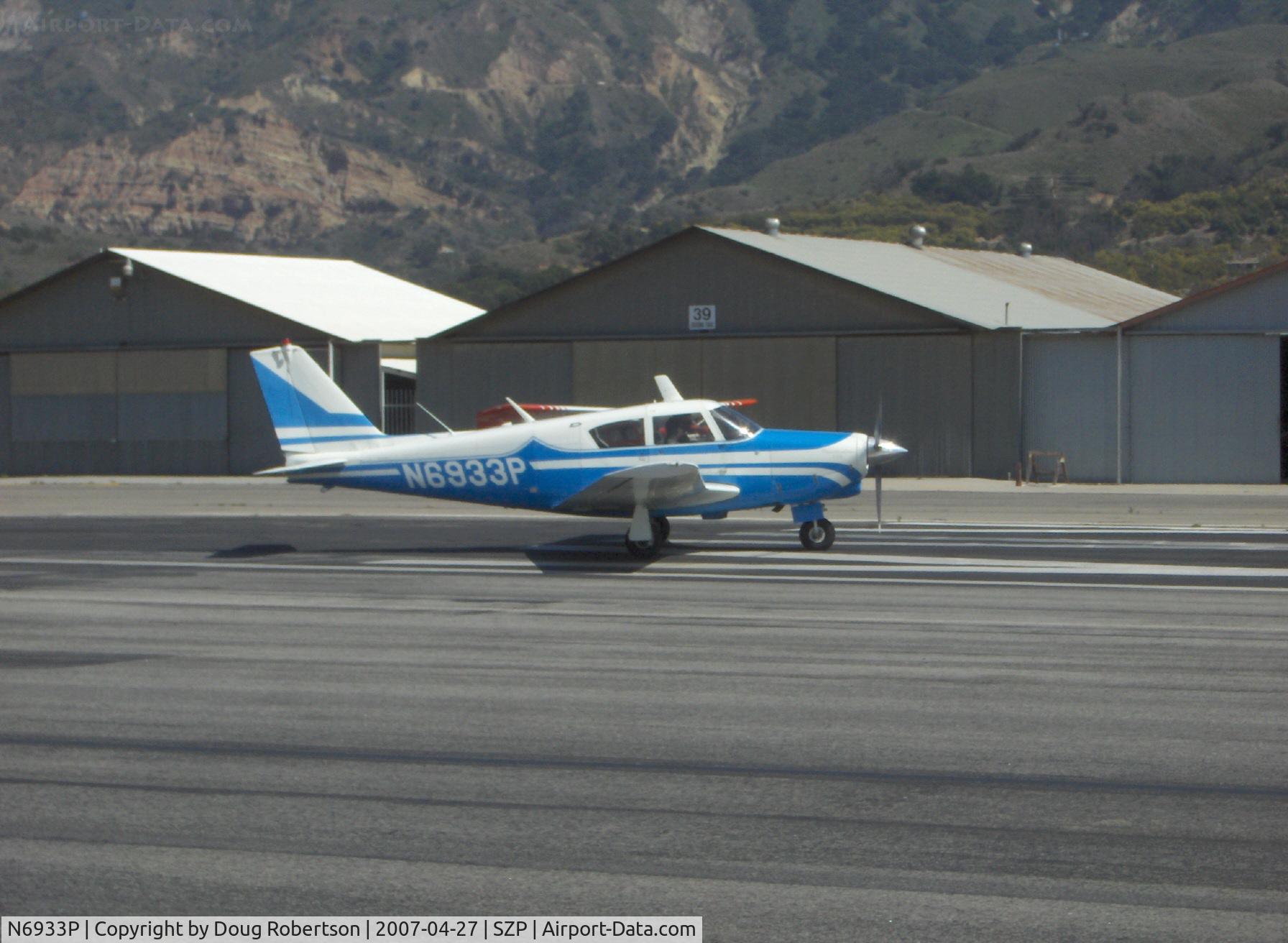 N6933P, 1960 Piper PA-24-250 Comanche C/N 24-2067, 1960 Piper PA-24-250 COMANCHE, Lycoming O-540-E 250 Hp, takeoff roll Rwy 22