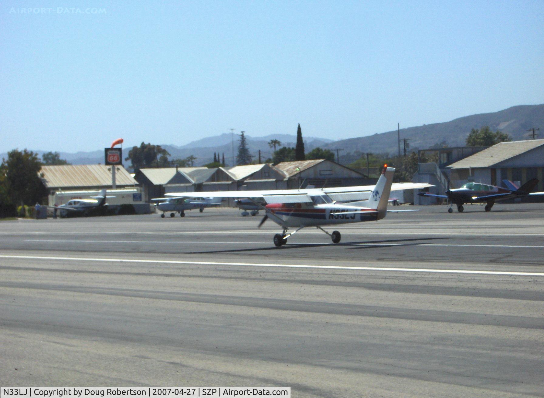 N33LJ, 1978 Cessna 152 C/N 15282023, 1978 Cessna 152, Lycoming O-235-L2C 110 Hp, flap landing Rwy 22