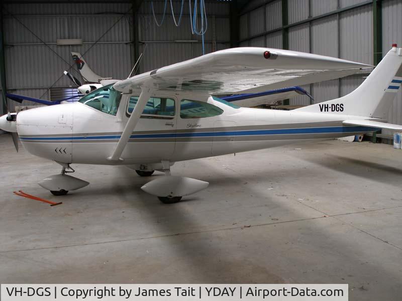 VH-DGS, 1964 Cessna 182G Skylane C/N 18255769, TT under 4000 still has pristine original seats