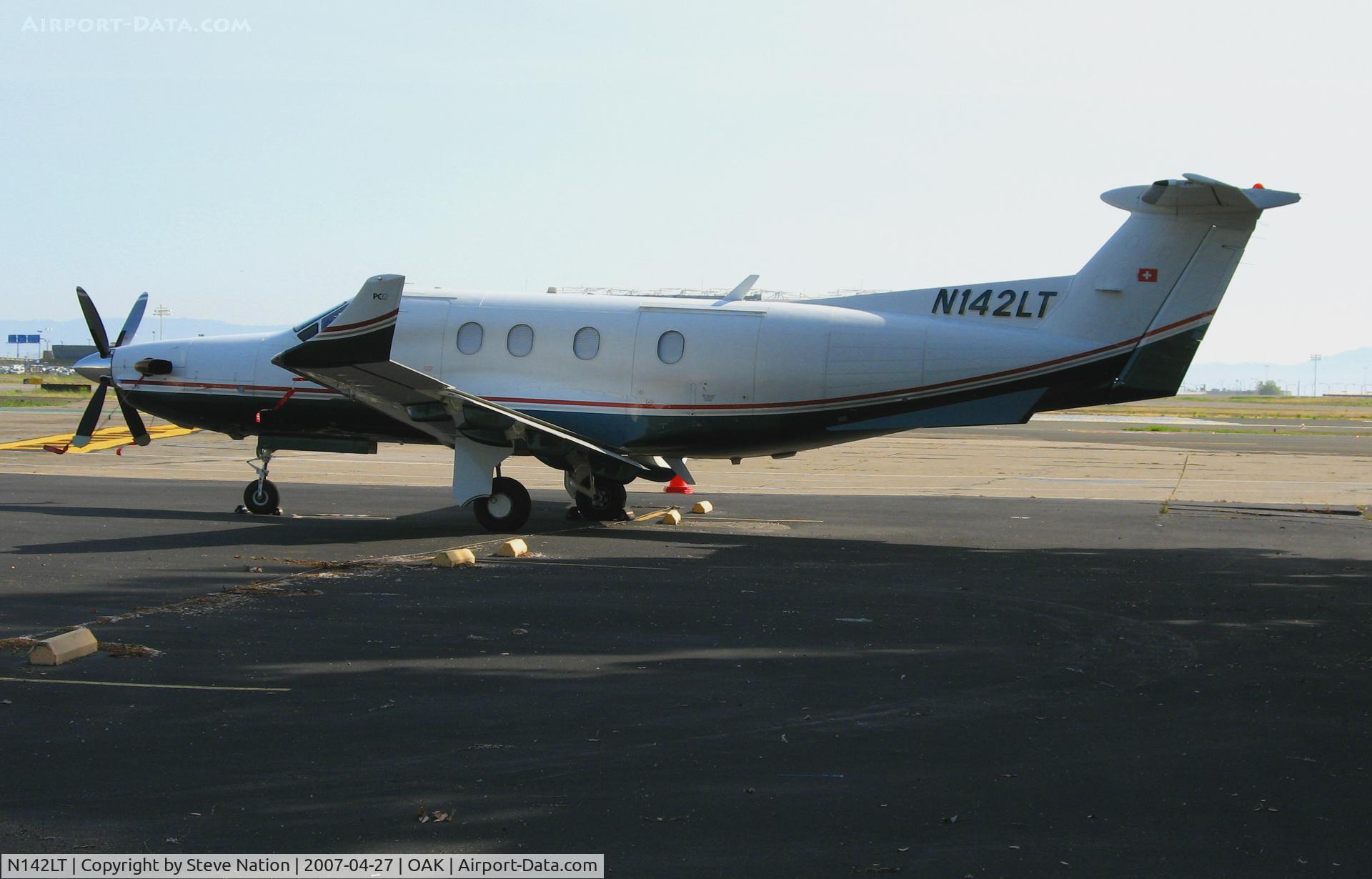 N142LT, 2000 Pilatus PC-12/45 C/N 312, 2000 Pilatus PC-12/45 visiting from New York state @ Oakland, CA