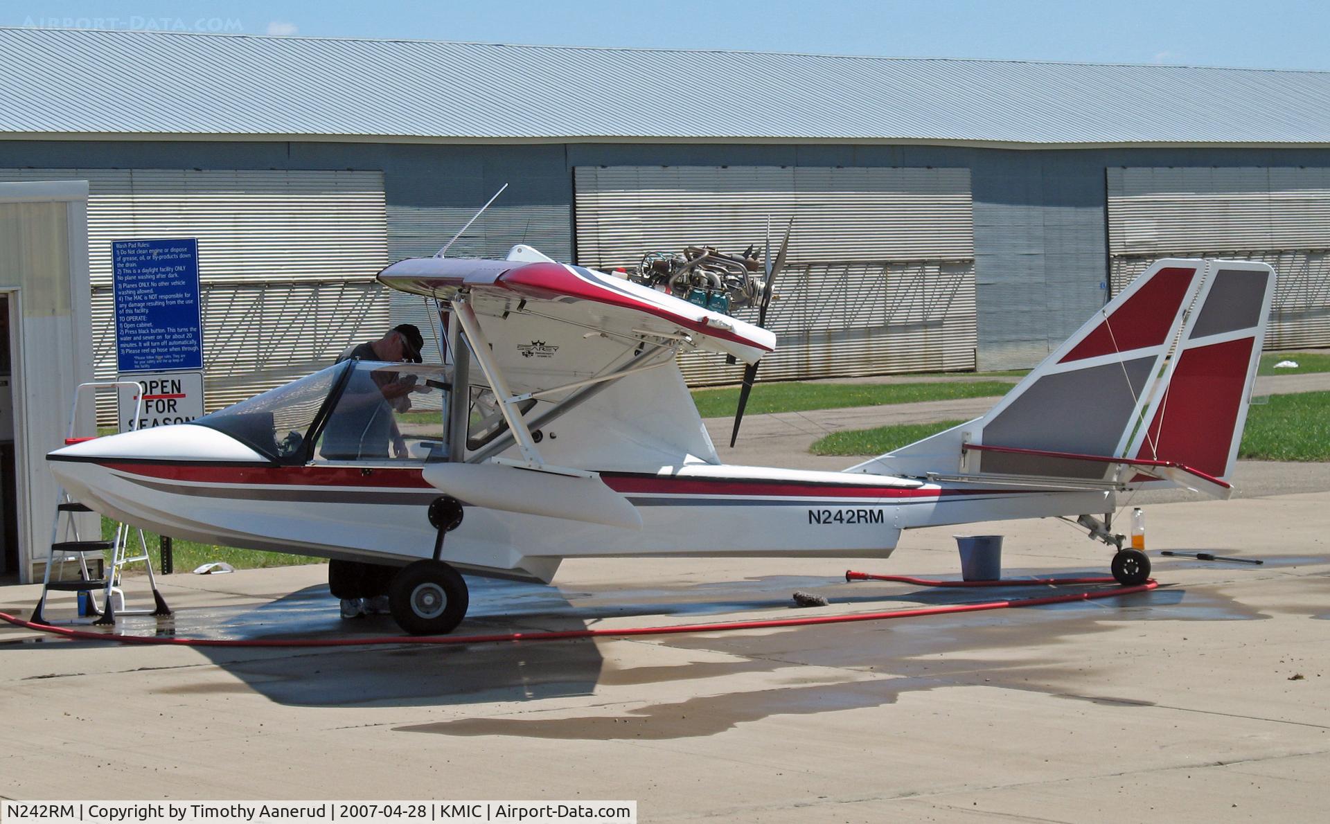 N242RM, 2005 Progressive Aerodyne Searey C/N 1MK369C, Bird Bath