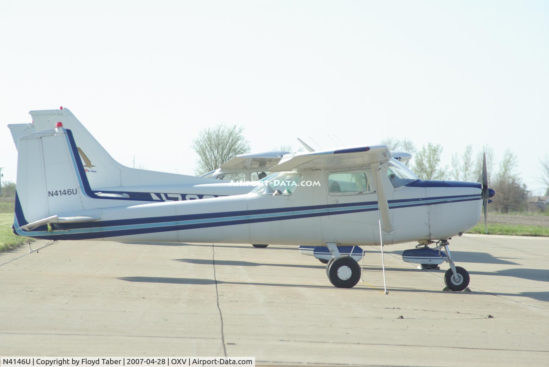 N4146U, 1963 Cessna 150D C/N 15060146, Coming for the Sprint Car Outlaw Races
