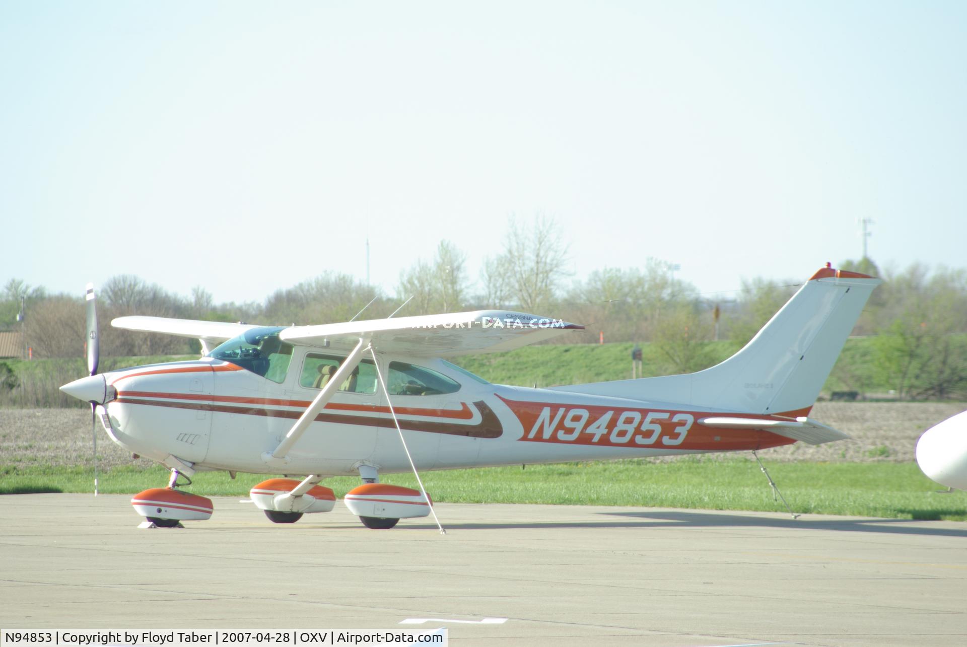 N94853, 1978 Cessna 182Q Skylane C/N 18266523, Coming for the Sprint Car Outlaw Races