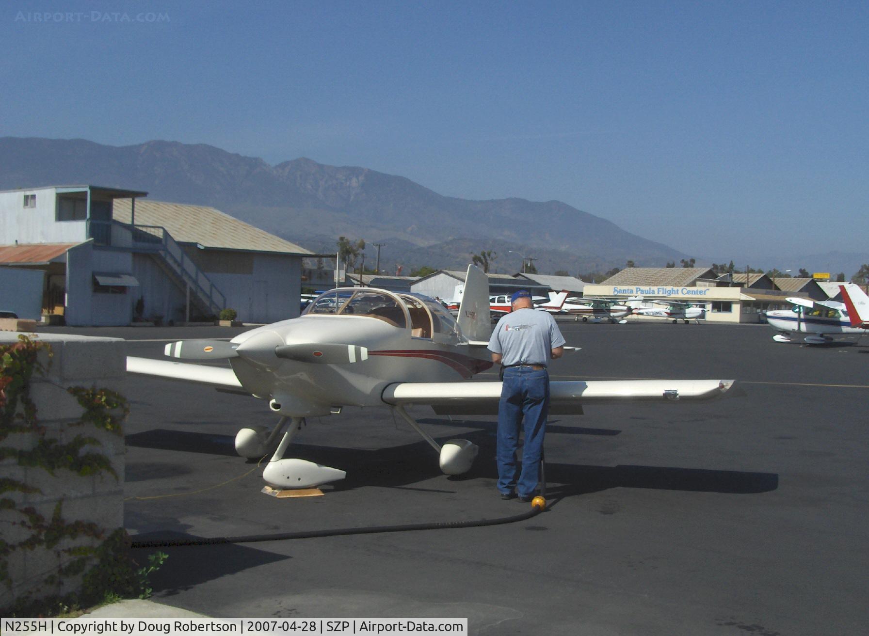 N255H, Vans RV-6A C/N 60132, 2001 Hutchinson/Briegleb VAN's RV-6A, refueling