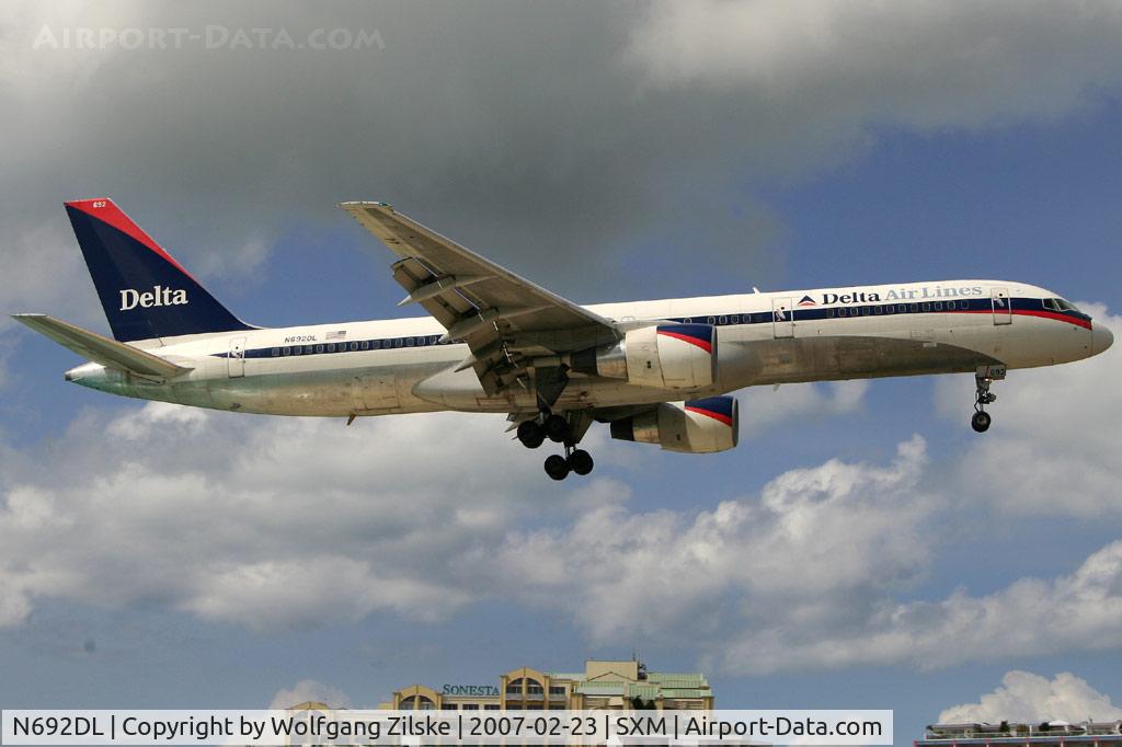 N692DL, 1998 Boeing 757-232 C/N 29724, visitor