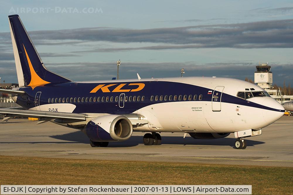 EI-DJK, 1989 Boeing 737-382 C/N 24365, Nice paintsheme.