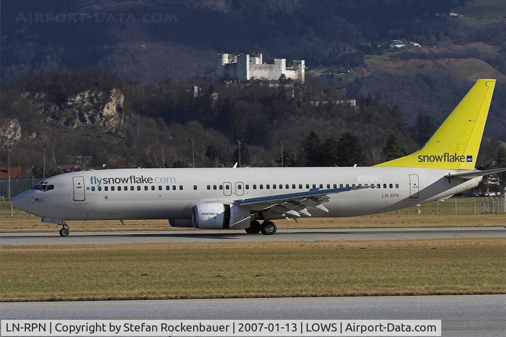 LN-RPN, 2000 Boeing 737-883 C/N 30470, Snowflake bobby.