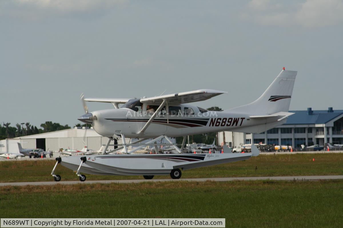 N689WT, 2000 Cessna 206H Stationair C/N 20608083, C206