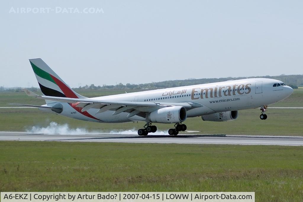 A6-EKZ, 2000 Airbus A330-243 C/N 345, Emirates