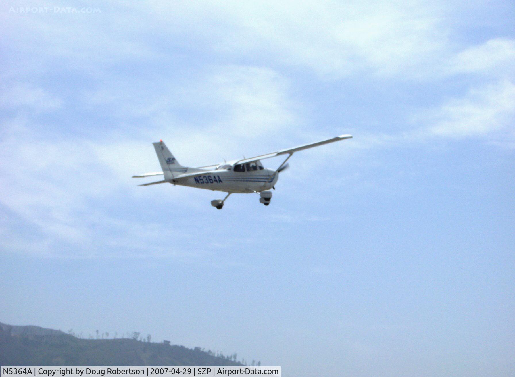 N5364A, 2003 Cessna 172S C/N 172S9417, 2003 Cessna 172S SKYHAWK SP, Lycoming IO-360-L2A 180 Hp, takeoff climb Rwy 22