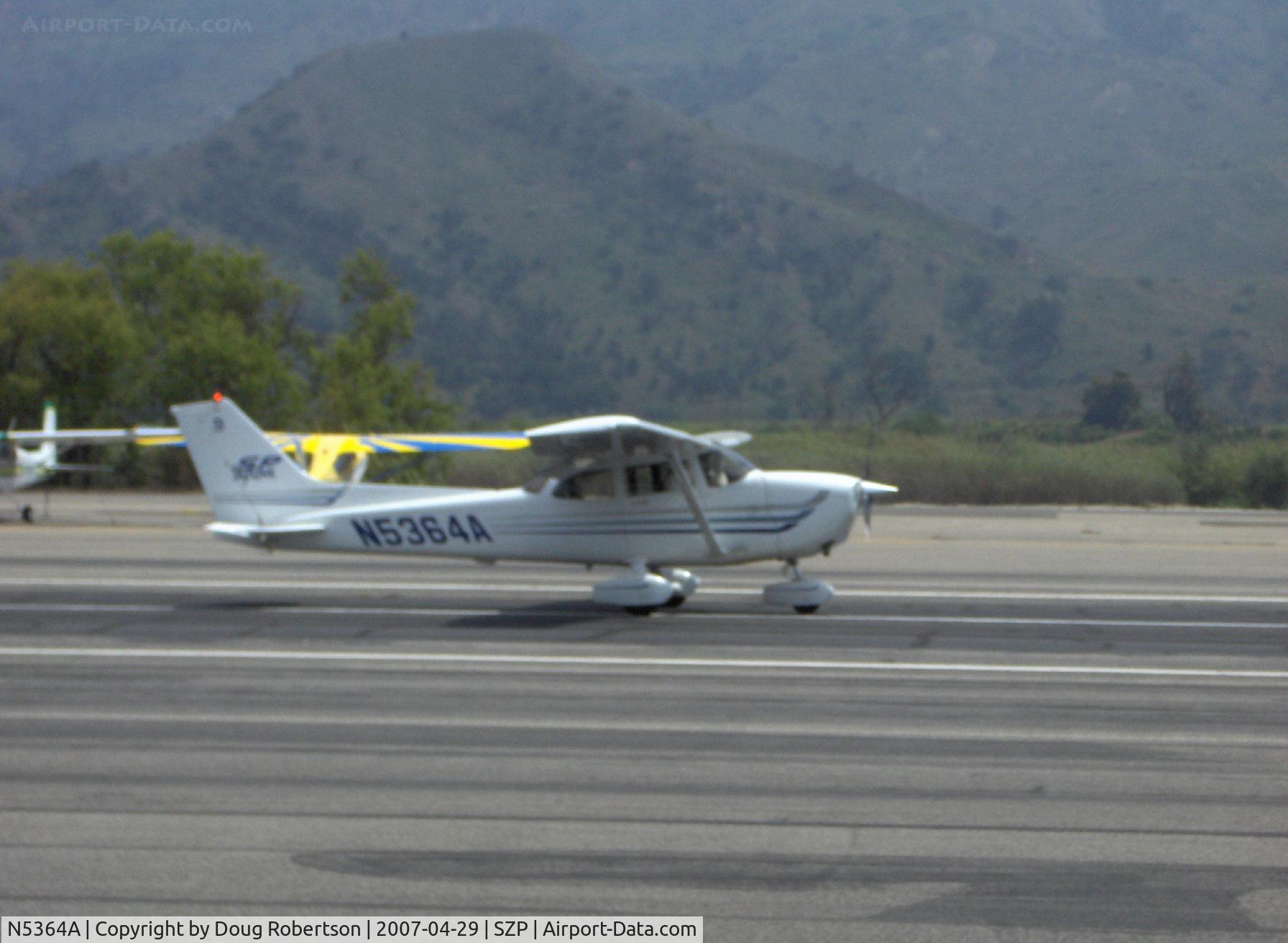 N5364A, 2003 Cessna 172S C/N 172S9417, 2003 Cessna 172S SKYHAWK SP, Lycoming IO-360-L2A 180 Hp, landing roll Rwy 22