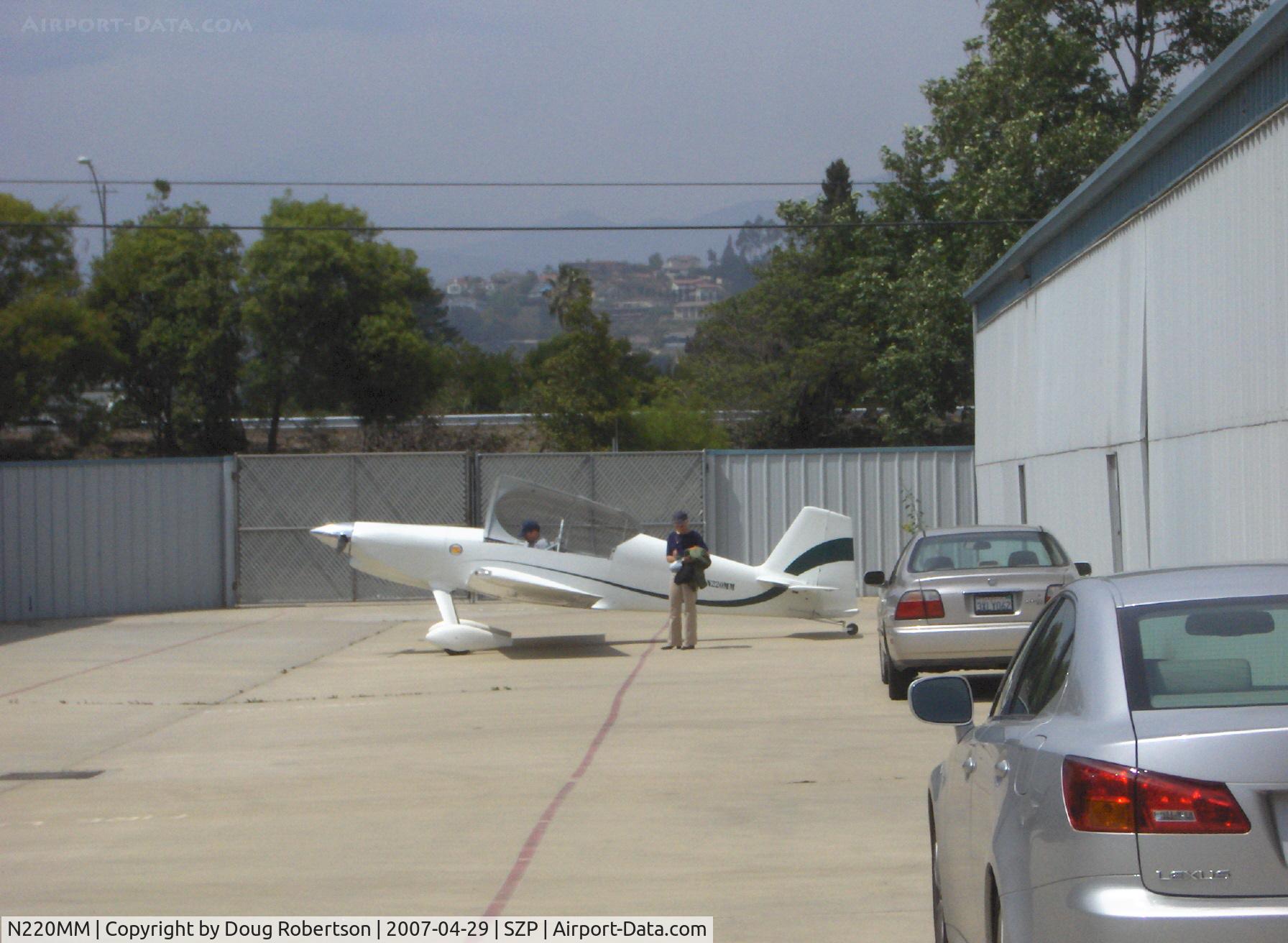 N220MM, 2001 Harmon Rocket II C/N 279, 2001 Hogan HARMON ROCKET II, Lycoming IO-540 250Hp, at hangar ramp